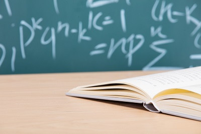上海對外經(jīng)貿(mào)大學(xué)在職研究生招生門檻高嗎？