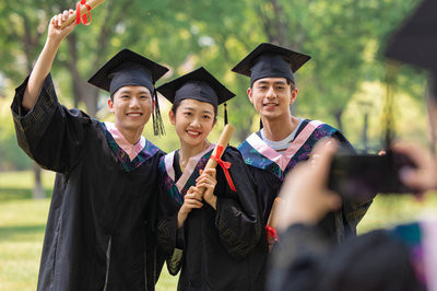 報(bào)考江西財(cái)經(jīng)大學(xué)在職研究生學(xué)費(fèi)是多少？