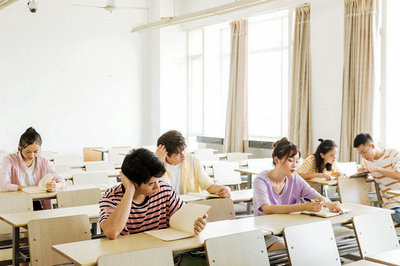 報考南方醫(yī)科大學(xué)在職研究生申請學(xué)位證有考試嗎？