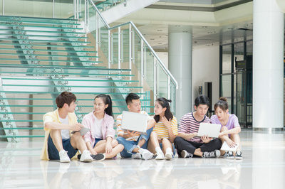 華東師范大學(xué)在職研究生報(bào)名人群是哪些？