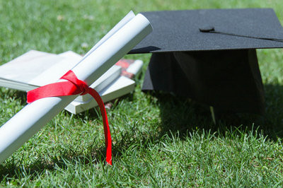 暨南大學(xué)在職研究生在幾月份考試？