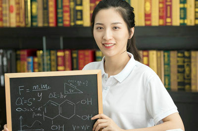 中國(guó)人民大學(xué)在職課程培訓(xùn)班和全日制研究生，哪個(gè)實(shí)用一些？