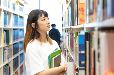 就讀對外經(jīng)濟(jì)貿(mào)易大學(xué)在職研究生的具體報考條件是什么