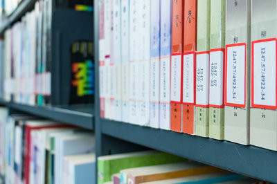 自考本科報考上海對外經(jīng)貿(mào)大學(xué)在職研究生有條件限制嗎？