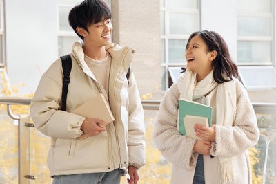 自考本科可以申請就讀大連大學(xué)在職研究生嗎？