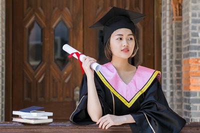 口腔醫(yī)學在職研究生復試一般是什么時候？