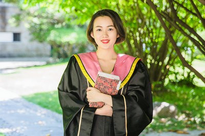 憲法學(xué)與行政法學(xué)在職研究生畢業(yè)時(shí)必須要通過論文答辯嗎？