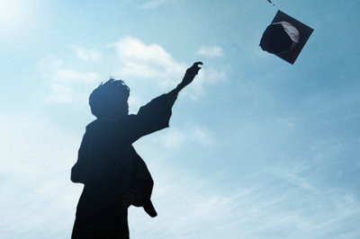 2022本科有學位如何報考河南財經(jīng)政法大學在職研究生？