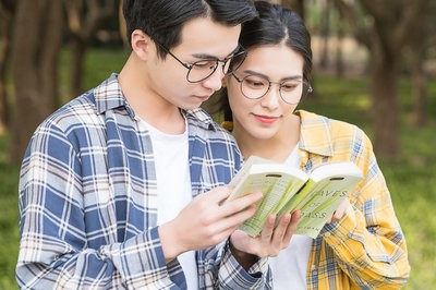對外經(jīng)濟(jì)貿(mào)易大學(xué)在職研究生考試難度和全日制一樣嗎？