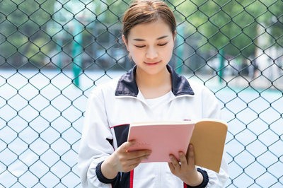 國外學(xué)歷報(bào)考英語口譯在職研究生的含金量高嗎？