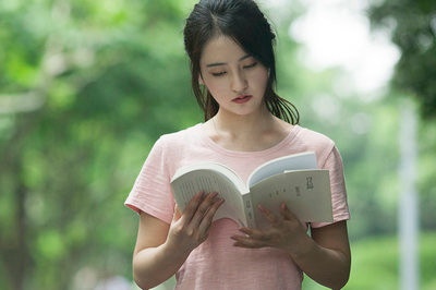 對外經(jīng)濟(jì)貿(mào)易大學(xué)在職研究生報名需要滿足什么條件？