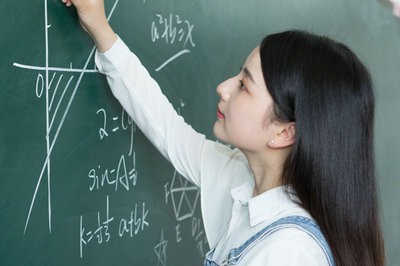 2023年理論經(jīng)濟(jì)學(xué)在職研究生報考院校有哪些？