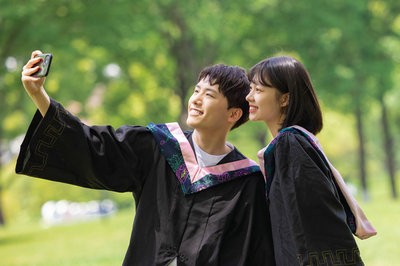 大?？梢詧罂冀髫斀?jīng)大學在職研究生嗎？
