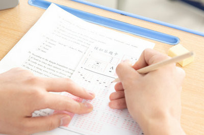 新疆大學在職研究生報考時間是什么時候？