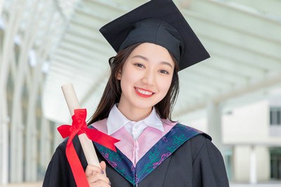 本科有學(xué)位報(bào)考鄭州大學(xué)在職研究生條件是什么？
