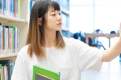 攻讀中國(guó)農(nóng)業(yè)大學(xué)在職研究生可以參加公務(wù)員考試嗎？