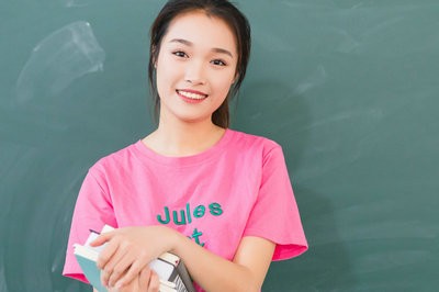 攻讀重慶大學(xué)在職研究生可以參加公務(wù)員考試嗎？
