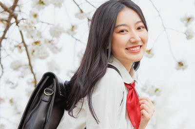 報(bào)考藝術(shù)設(shè)計(jì)學(xué)在職研究生能不能考公務(wù)員？