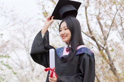 本科無學(xué)位能不能報考三峽大學(xué)在職研究生？