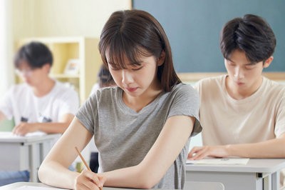 南京理工大學(xué)在職研究生成績查詢?nèi)肟谠谀?></a>                                <div   id=