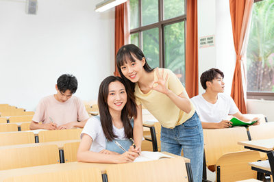 攻讀經(jīng)濟學在職研究生通過率如何？