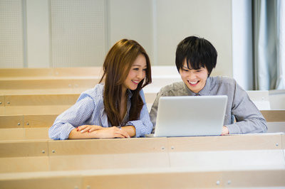 本科無學(xué)位可以報(bào)考法國巴黎第十二大學(xué)國際碩士嗎？