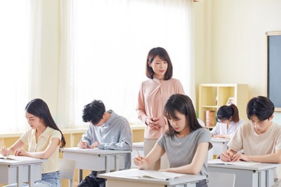 南京師范大學在職研究生報考時間是什么時候？