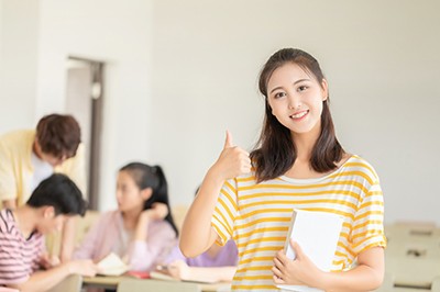 報考河北經(jīng)貿(mào)大學(xué)在職研究生有年齡限制嗎？