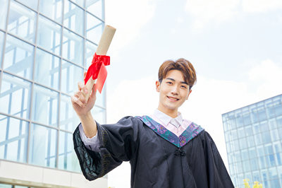 浙江大學(xué)在職研究生一年學(xué)費(fèi)多少？
