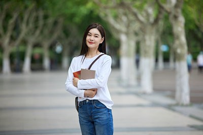 中國科學(xué)院心理研究所課程研修班一年學(xué)費(fèi)多少？