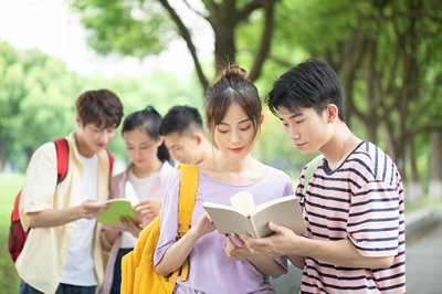 河北經貿大學在職研究生學費大概多少一年？