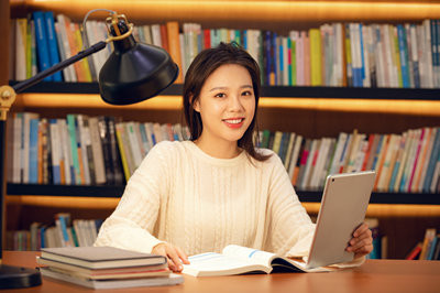 華北電力大學(xué)在職研究生學(xué)費大概多少一年？