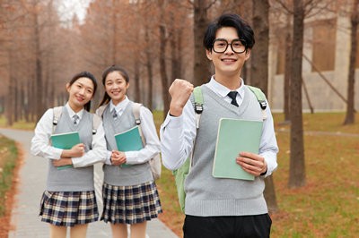 西南財(cái)經(jīng)大學(xué)在職研究生有沒(méi)有雙證？