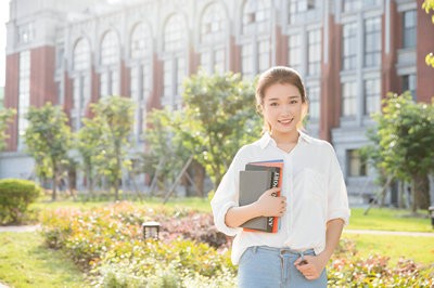 西安郵電大學(xué)在職研究生學(xué)費(fèi)大概多少一年？