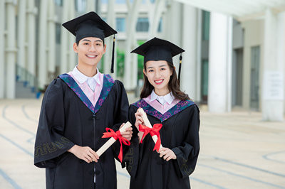 哈爾濱師范大學(xué)在職研究生學(xué)費(fèi)大概多少一年？