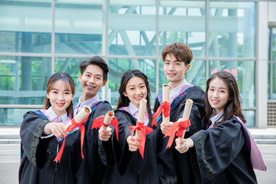 海南大學(xué)在職研究生學(xué)費(fèi)大概多少一年？
