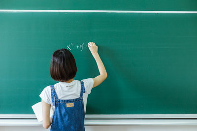 北京師范大學(xué)在職研究生學(xué)費(fèi)大概多少一年？