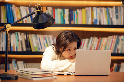 華東政法大學(xué)在職研究生的報(bào)考途徑是什么？