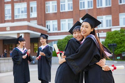 哈爾濱工程大學(xué)在職研究生學(xué)費(fèi)大概多少一年？