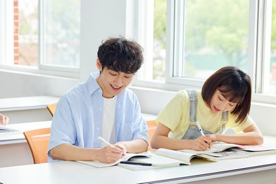 東南大學(xué)在職研究生學(xué)費大概多少一年？