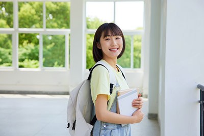 東北農(nóng)業(yè)大學(xué)在職研究生學(xué)費(fèi)大概多少一年？
