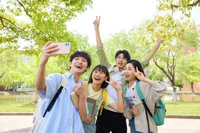 西安郵電大學(xué)在職研究生學(xué)費(fèi)大概多少一年？