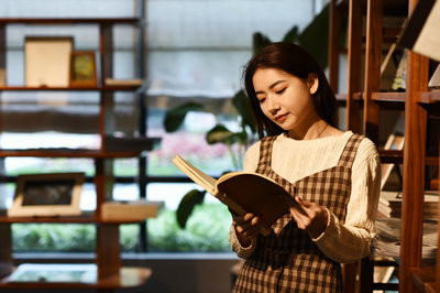 本科報考首都醫(yī)科大學(xué)在職研究生有工作年限的要求嗎？