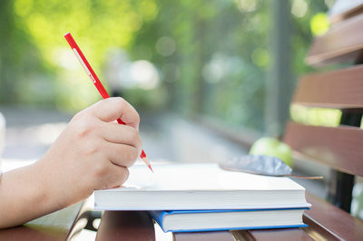 自考本科可以就讀西南政法大學(xué)在職研究生嗎？