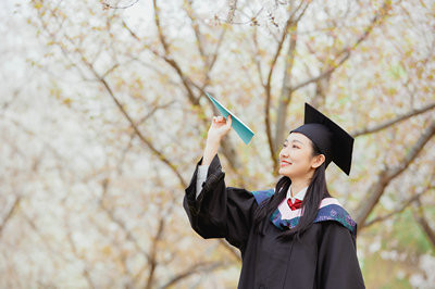 本科報考河北經貿大學在職研究生有工作年限的要求嗎？