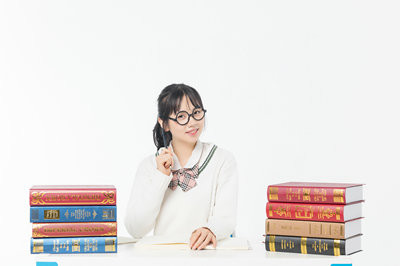 本科報(bào)考哈爾濱理工大學(xué)在職研究生有工作年限的要求嗎？