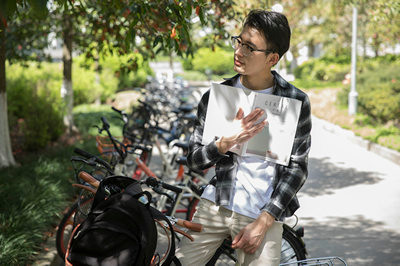長(zhǎng)江大學(xué)在職研究生考試時(shí)間和全日制一樣嗎？