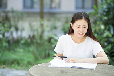 就讀中國地質(zhì)大學(xué)在職研究生發(fā)展前景如何？