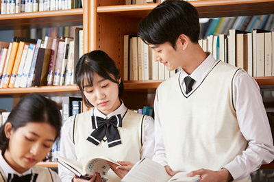 西南財經(jīng)大學在職研究生考試時間和全日制一樣嗎？