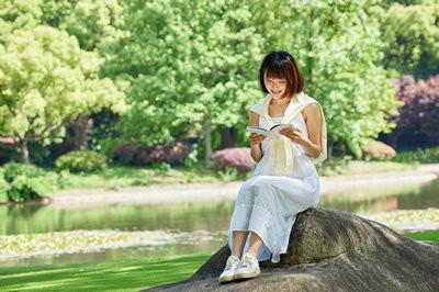 上海財經(jīng)大學在職研究生考試時間和全日制一樣嗎？